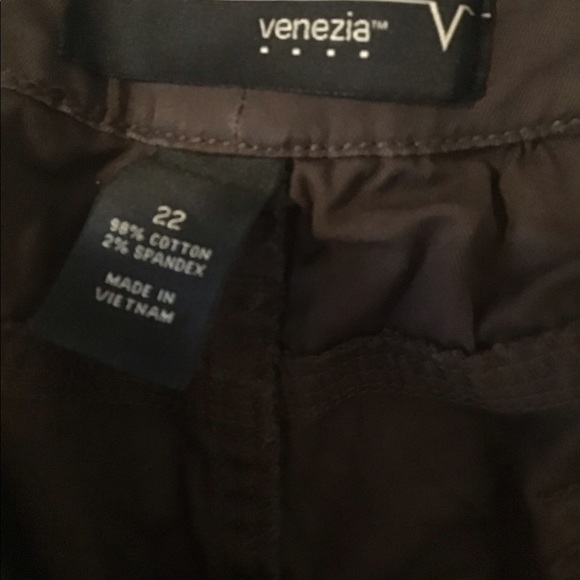 Plus Size Venezia capris - Picture 4 of 4